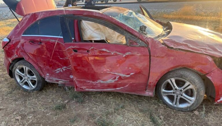 antalyada otomobil devrildi bir olu bir yarali Vkb7BnZe