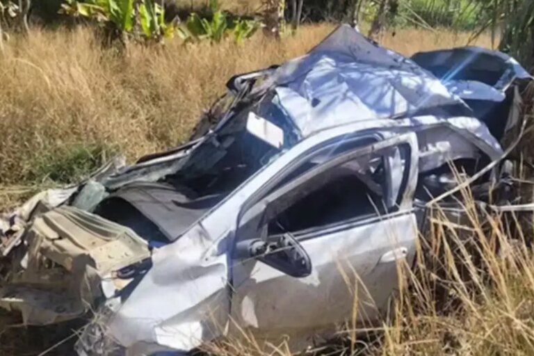 aracta iliskiye girerken araclari 400 metrelik ucurumdan yuvarlanan cift hayatini kaybetti TRgtfXqc