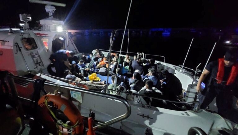 canakkalede 25 kacak gocmen yakalandi OmAA9wIe