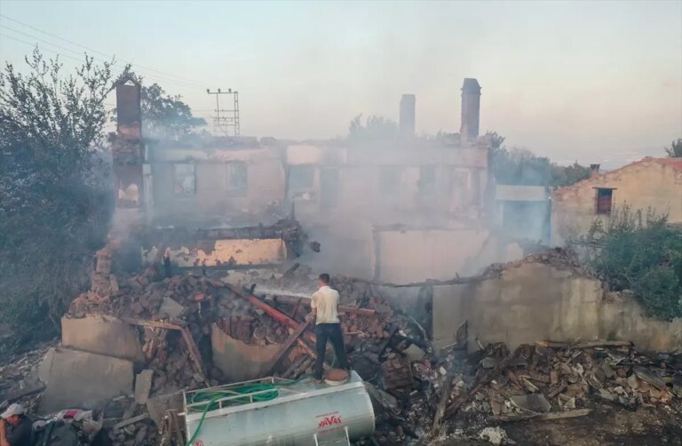 canakkalede yangin kontrol altina aliniyor L1CzMX6w