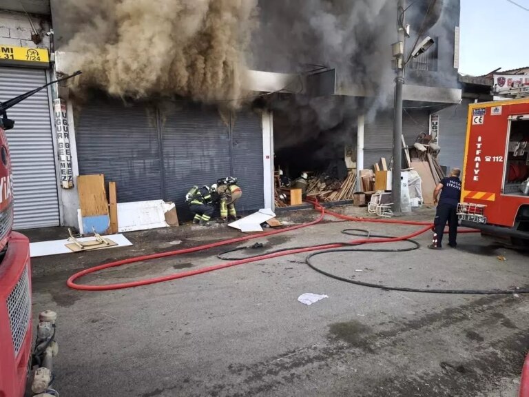 iskenderundaki mobilya atolyesinde yangin cikti gK76Jrmu