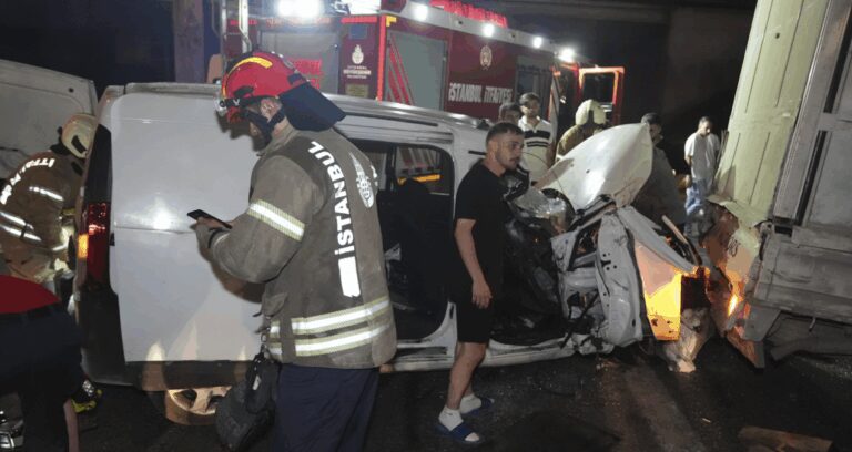 istanbulda feci kaza 3 kisi yaralandi B8u4alCS