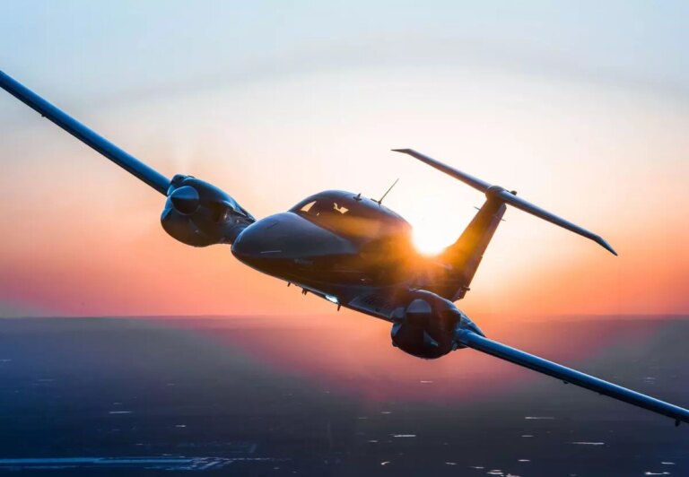 kenyada ucak kazasi 6 kisi hayatini kaybetti npBT6z23