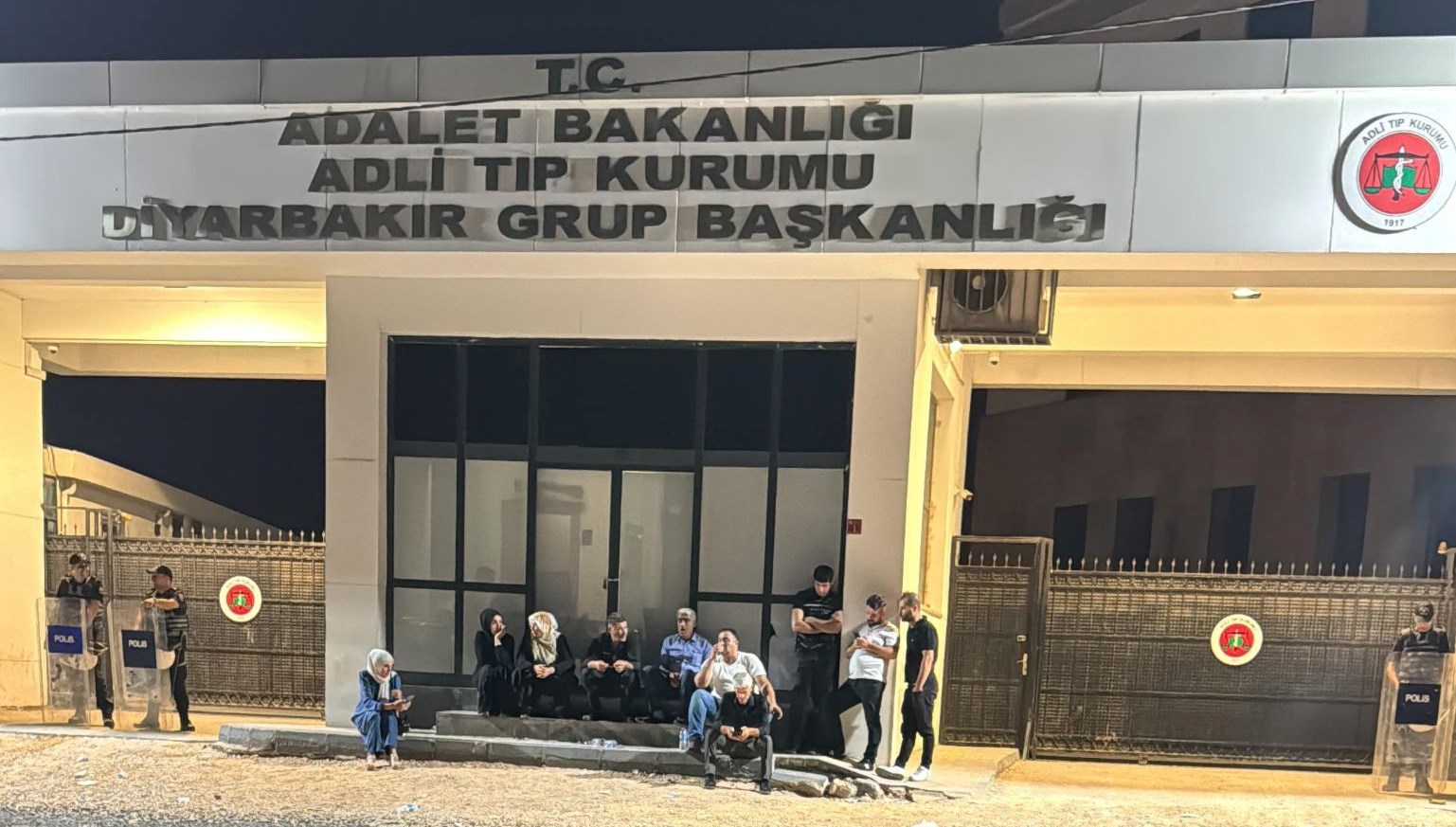 6 yasindaki cocuk yan yatan romorkun altinda can verdi xDpifTA3