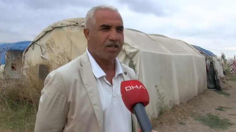 cocuklar cadirda ders calisiyor X1NFMs2y