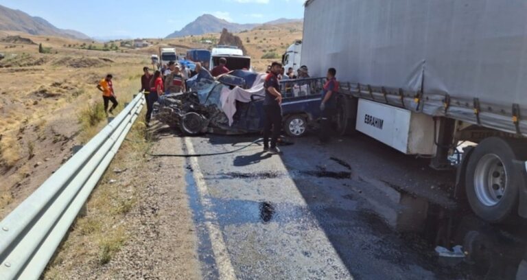 hakkaride feci kaza 4 kisi hayatini kaybetti RTl7i7Ff