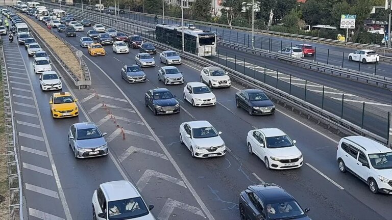 istanbulda trafik yogunlugu basladi vGrEnQ8D