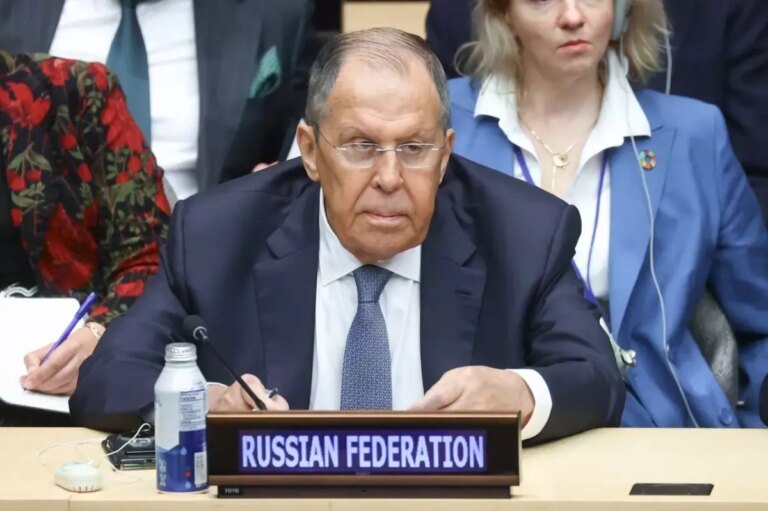 lavrov gazzede 65 bin kisi hayatini kaybetti DSB3Fxpl