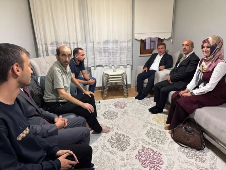 vali aydogdudan kubra ogretmene odul tWtjDAfB