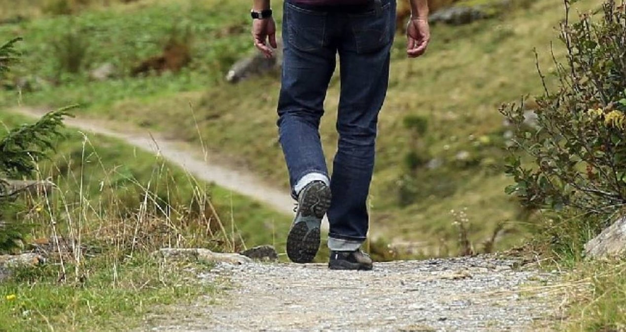 yolda yururken ayagina takildi servet sahibi oldu OdTPRXb1