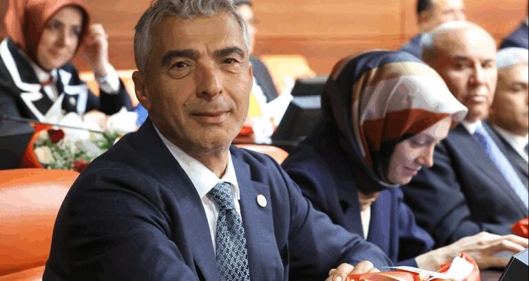 akpli vekile sok maden sirketi tribunde protesto edildi mPEeSwDz