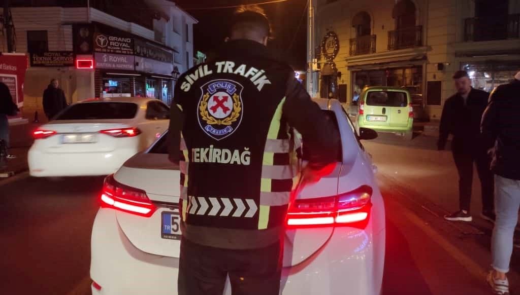 alkollu surucu sivil polisi vale saninca yakalandi NOeKC2gG.jpg