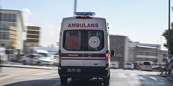 ambulansa yol vermeyen suruculere agir cezalar geliyor s27qsXj7.jpg