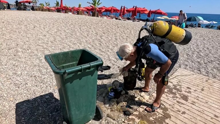 antalyada dalisla deniz temizligi bjUQJQ82