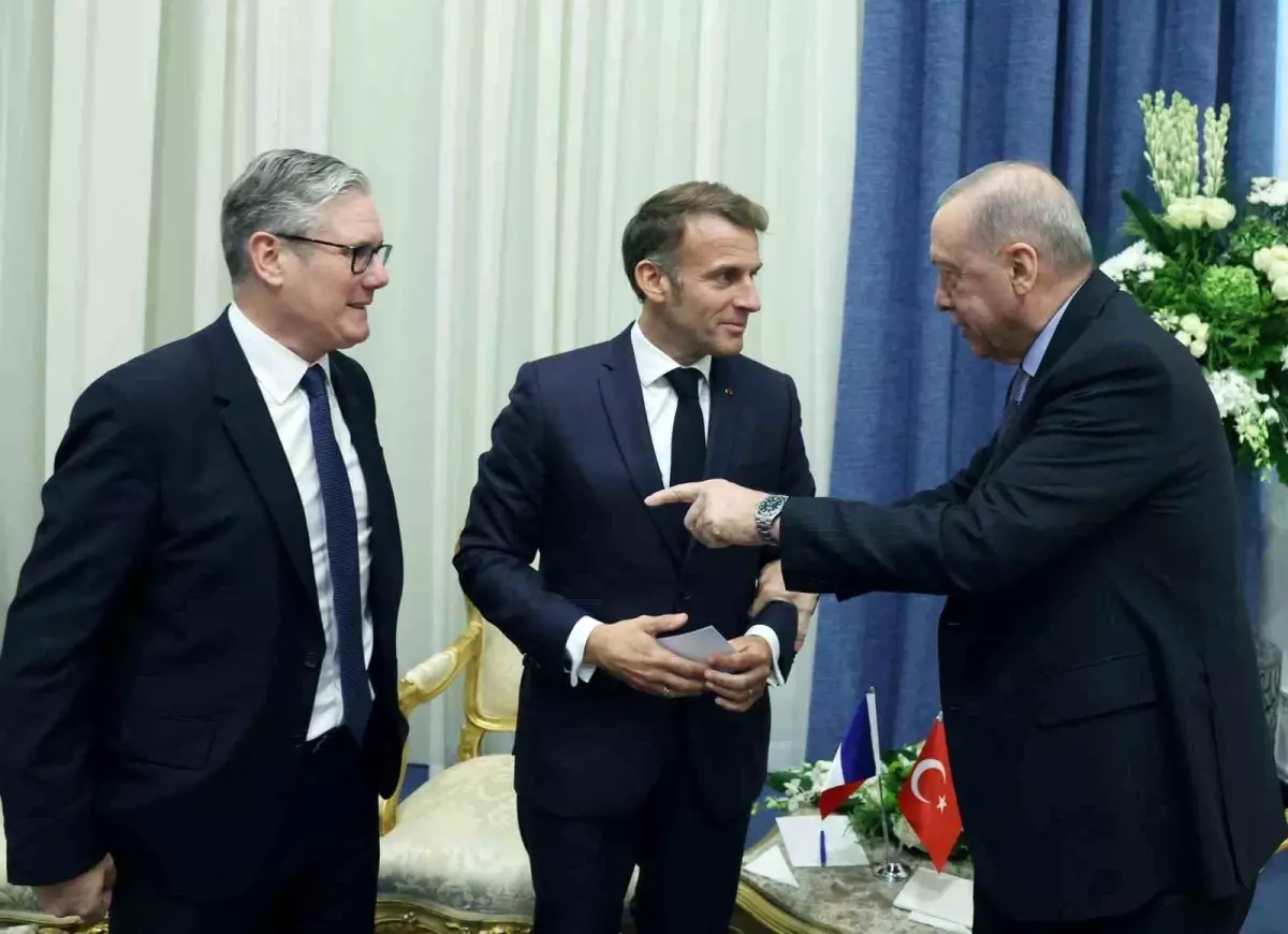 cumhurbaskani erdogan fransa cumhurbaskani macron ile gorustu DvUqfT9i.jpg