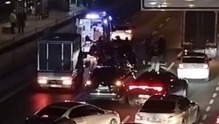 kaza yapan motosiklete ambulans carpti HeP6N2IL.jpg