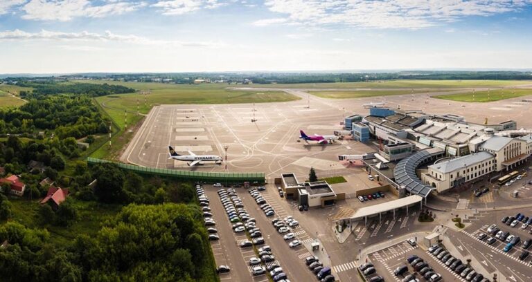 ucuslar iptal edilmisti dev havalimani hava trafigine yeniden acildi 1gD7OTOn