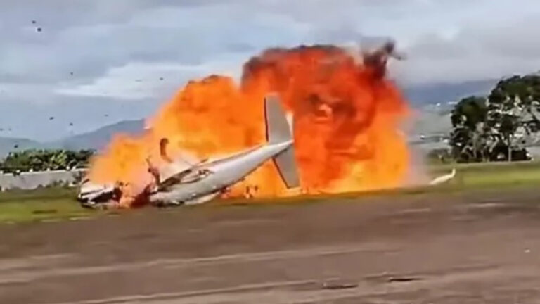 venezuelada kalkis yapan ucak piste dustu 2 olu 2 yarali 7IEwaxbY.jpg