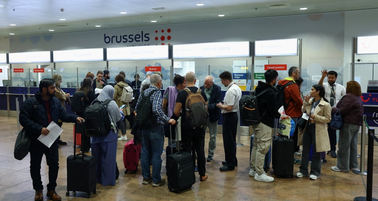 kimligi belirsiz iha hava limanini kapattirdi p1Vj2sRT.jpg