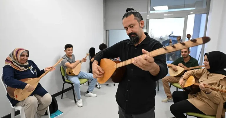 mersinde ucretsiz enstruman kurslarina yogun ilgi QBBWuBQF.webp