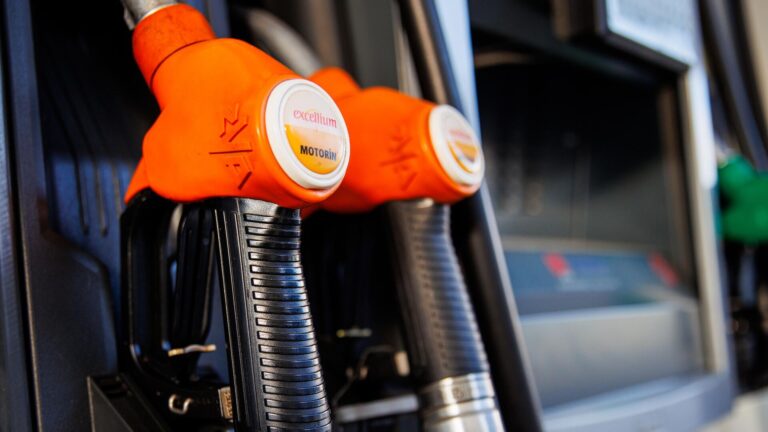 motorine buyuk zam geliyor akaryakitta fiyat degisecek HhbzCBnp.jpg