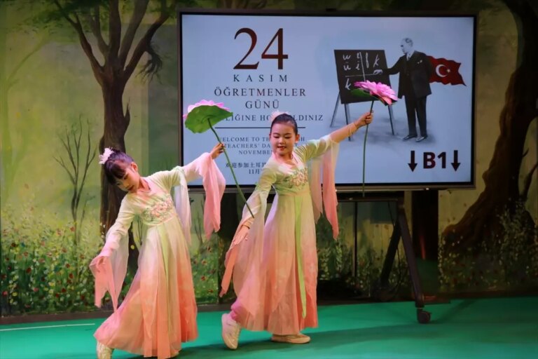 pekinde-ogretmenler-gunu-kutlandi-Ep9TNkhq.jpg
