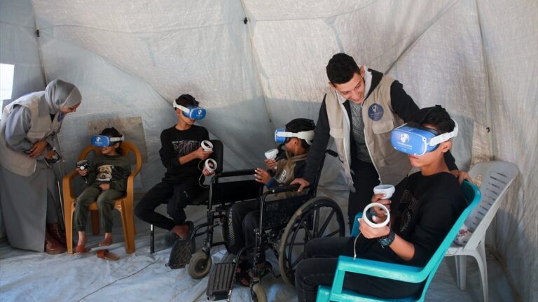 gazzede-savas-travmasi-yasayan-cocuklar-sanal-gerceklikle-rehabilite-ediliyor-fOQiZPrC.jpg