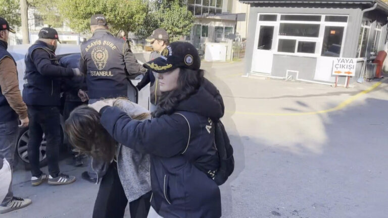 istanbulda-suc-orgutlerine-operasyon-iki-kadin-tetikci-de-yakalandi-Inx2nT7W.jpg