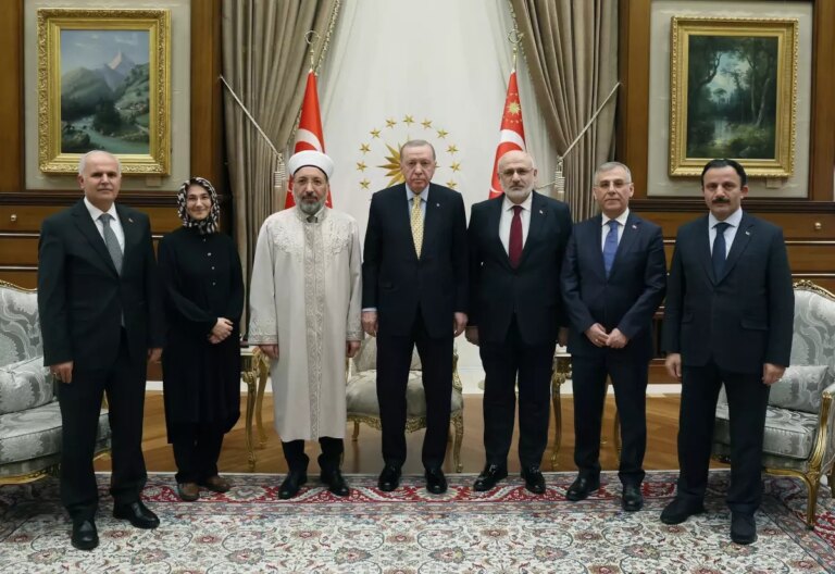 cumhurbaskani-erdogan-diyanet-isleri-baskani-arpagusu-kabul-etti-v8zQBnnK.jpg