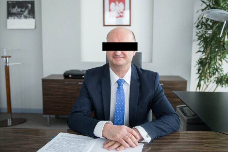 polonyada-vize-yolsuzlugu-skandali-eski-bakan-yardimcisi-yargilanacak-8cneekkV.jpg