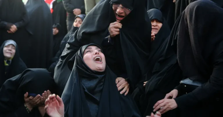 iranda-hamaneyin-olumunun-ardindan-gosteriler-duzenlendi-9NqrnC8c.webp