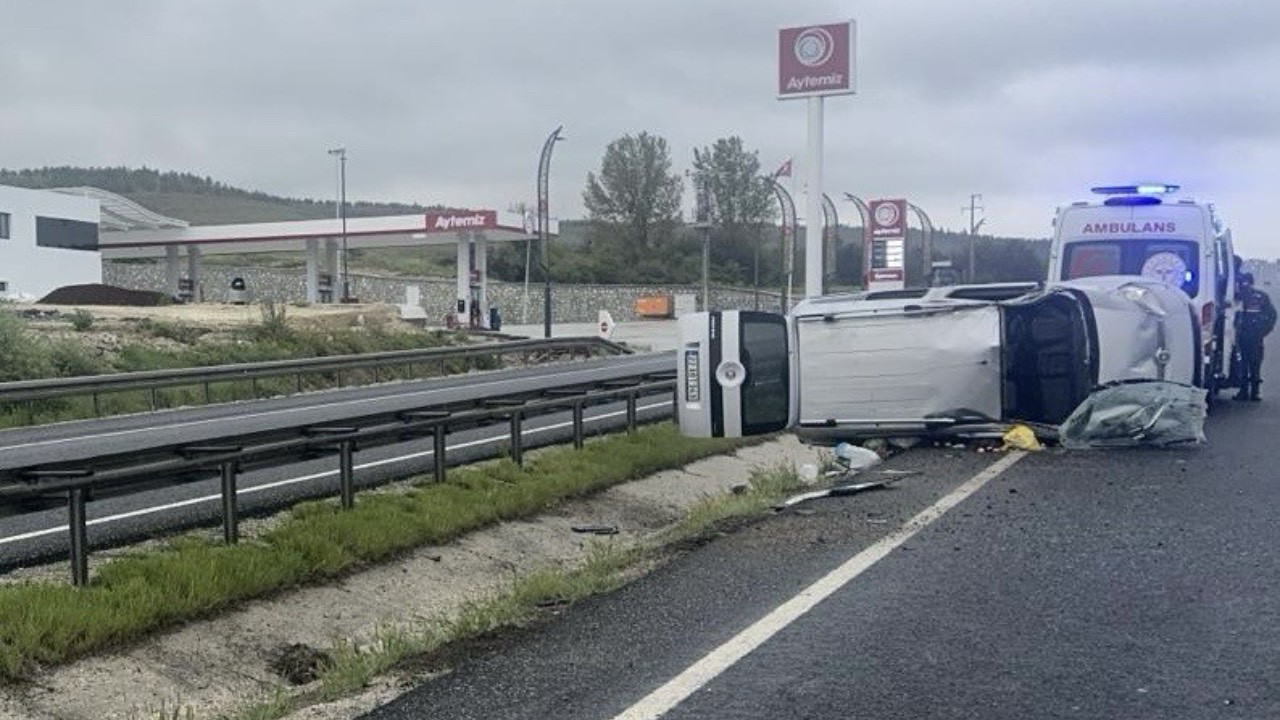 Eskişehir’de Yağış Sonrası Kontrolden Çıkan Araç Yan Yattı