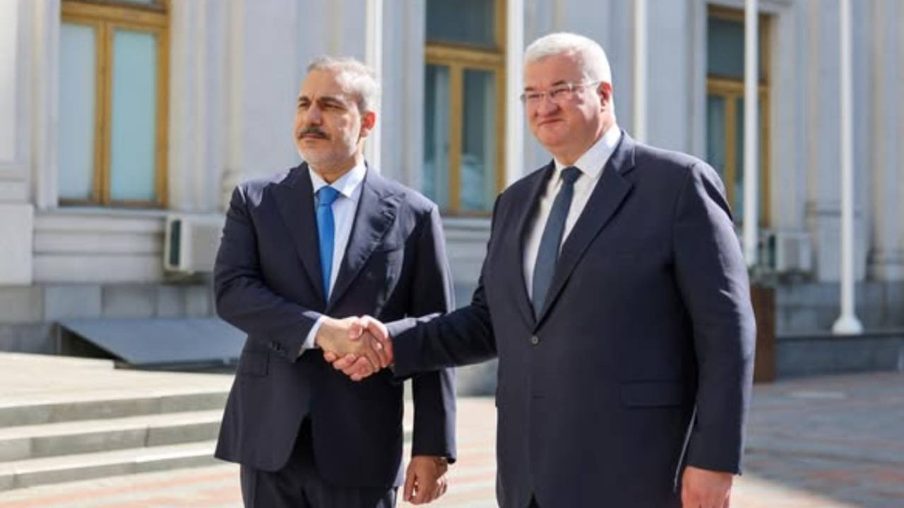 Ukrayna’dan kritik açıklama: Zelenski-Putin zirvesi Türkiye’de olabilir